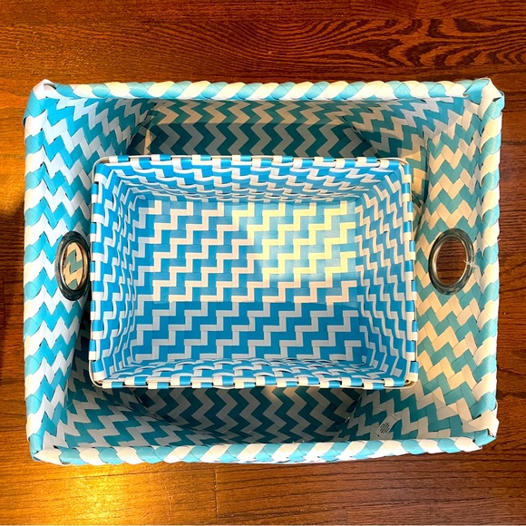 3 turquoise & white chevron woven containers, 1 LRG, 2 MED, excellent condition - Picture 5 of 5